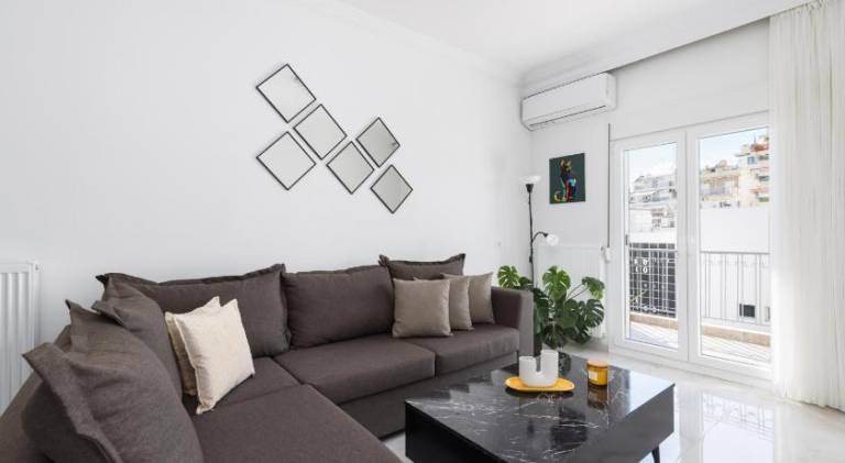 Fully equipped apartment with terrace | Next to White Tower of Thessaloniki | Pets are welcome — photo 2