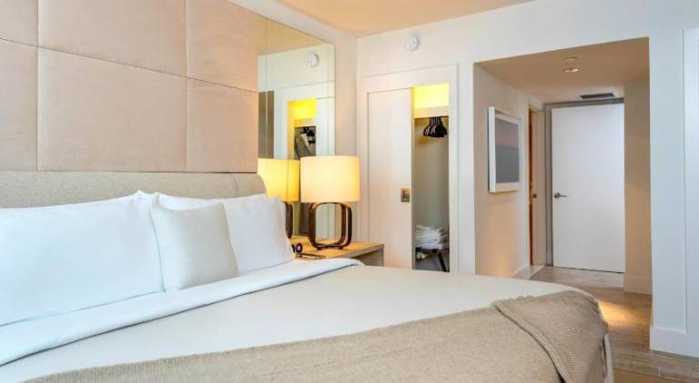 Apartment with jacuzzi | Near Miami Beach Botanical Garden — photo 2
