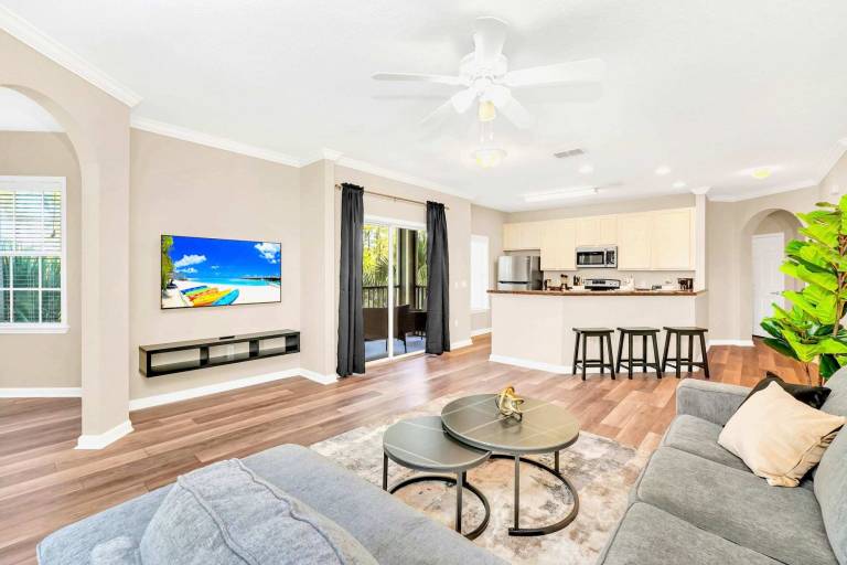 Rental apartment with yard, hot tub & pool in Osceola, FL