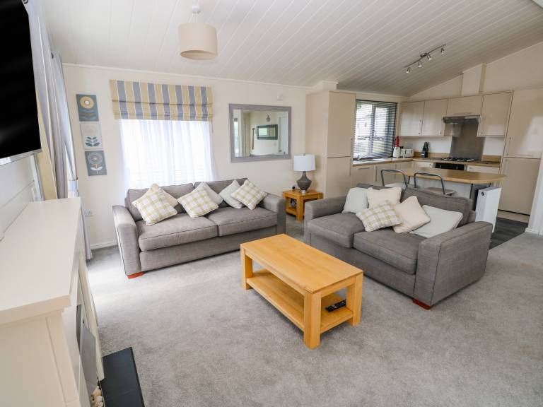 Cottage with yard | Beach view — photo 4