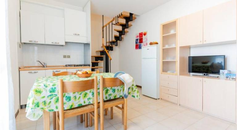 Apartment with terrace, pool & garden — photo 4