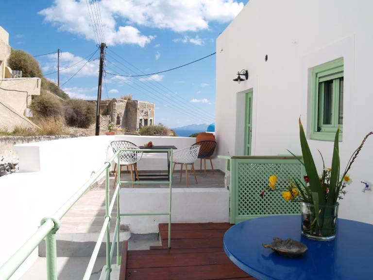 Holiday apartment with garden & patio in Santorini