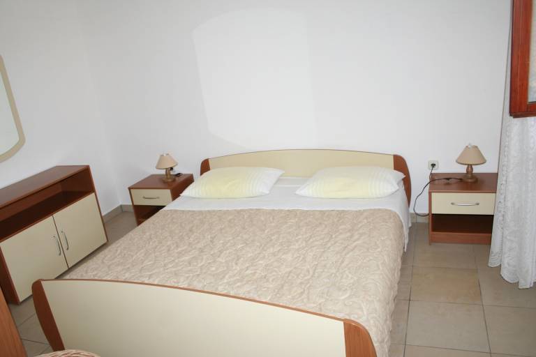 One bedroom apartment near beach Mandre, Pag (A-4095-b) — photo 5