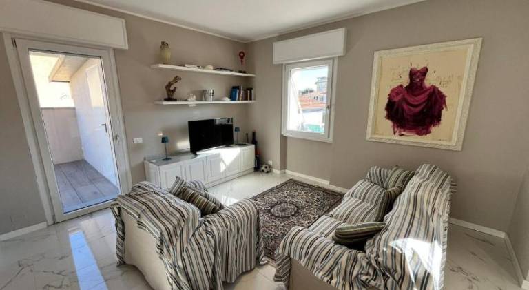 Apartment with terrace — photo 2