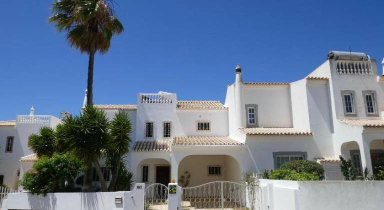 Fully equipped wonderful villa with private pool, garden & grill | Suitable for remote work | Pets are welcome in Albufeira
