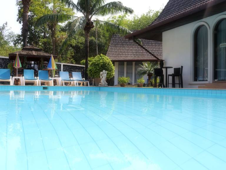 Angenehmes Ferienhaus in Chalong mit privatem Pool