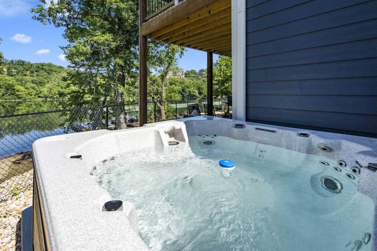 Private Hot Tub Retreat with Stunning Lake Views, Games & Near Branson Landing — photo 5
