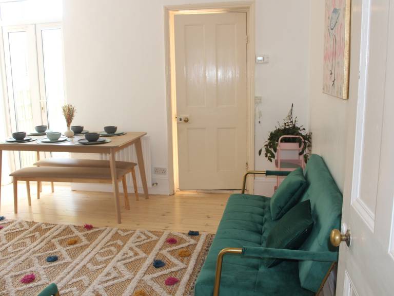 Cottage with yard — photo 5