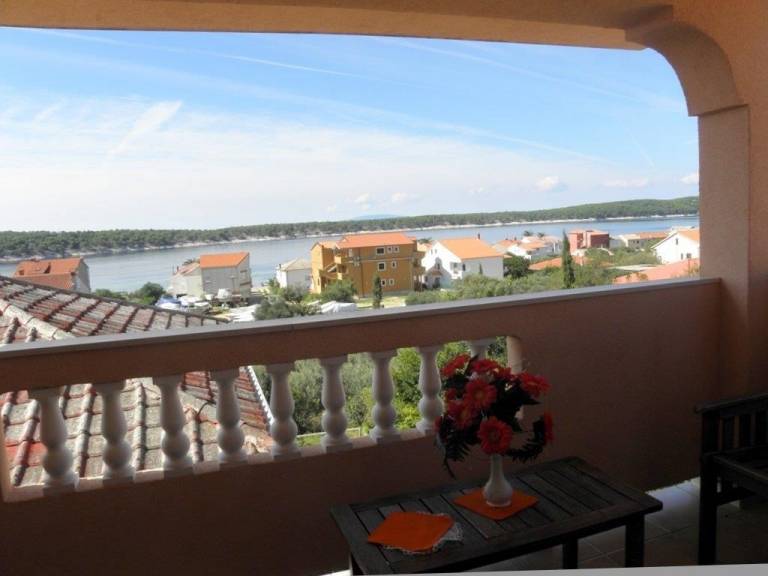Pleasant apartment with garden, BBQ & fast internet | Sea view | Dogs allowed — photo 2