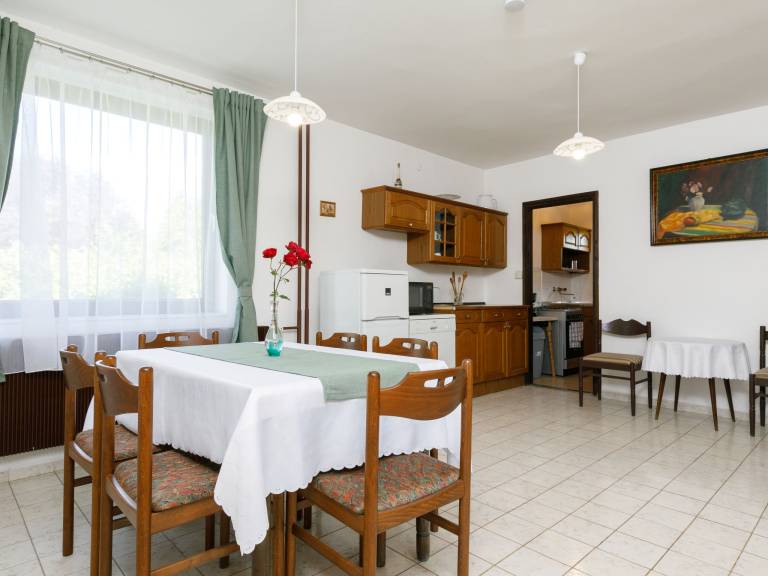 Fully equipped wonderful vacation home with terrace, barbeque & private pool | Lake view | Pet-friendly — photo 5