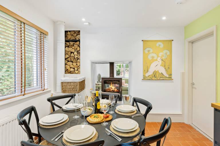 Vacation home with grill, yard & patio — photo 4