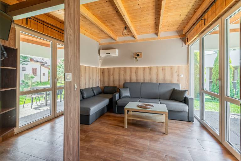Bungalow with terrace, barbecue & yard — photo 3