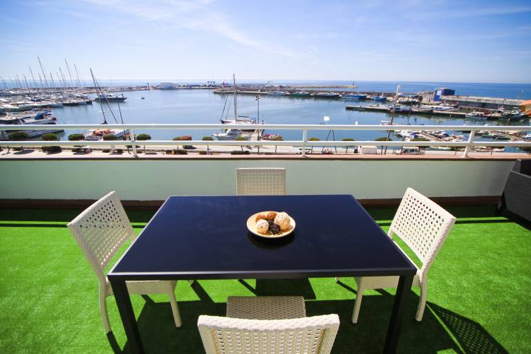 Fully equipped apartment with patio, yard & jacuzzi | Close to the beach | Pets allowed in Cambrils