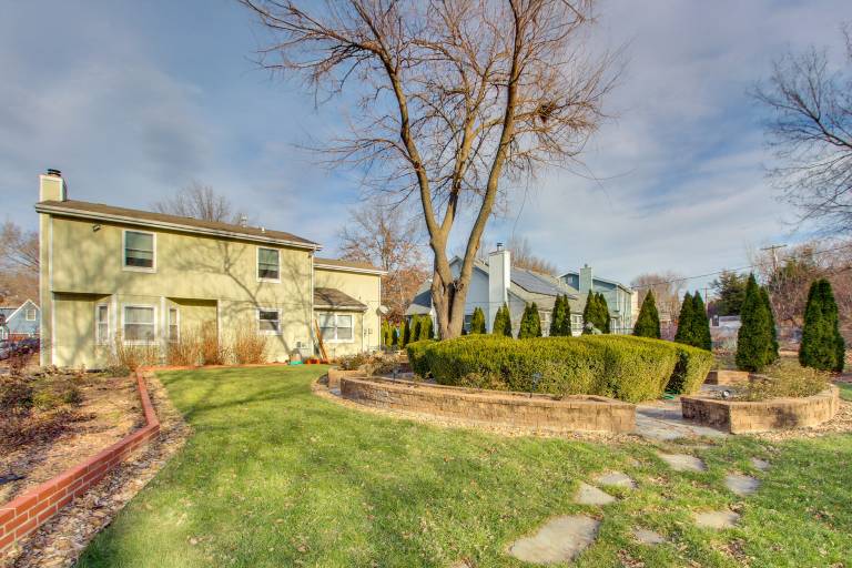 2 Mi to KU Campus: Group Getaway w/ Patio & Garden — photo 2