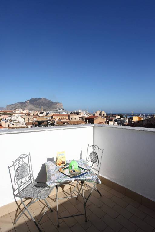 Terrace In The Historic Center In Palermo rosa — photo 3