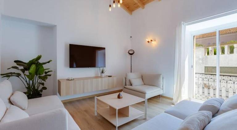 Fully equipped wonderful rental apartment with yard, terrace & grill | Close to the beach | Suitable for remote work | Dogs allowed — photo 2