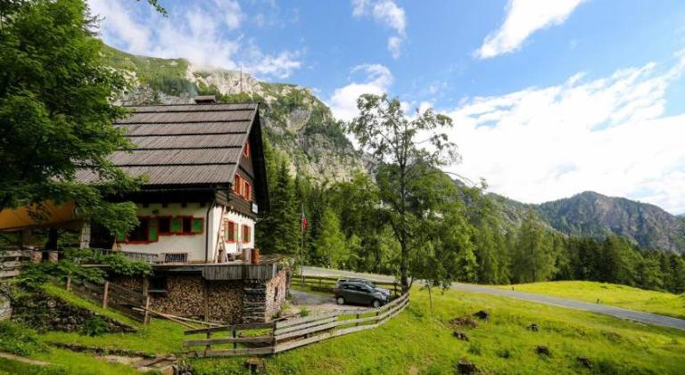 House with hot tub in Kranj