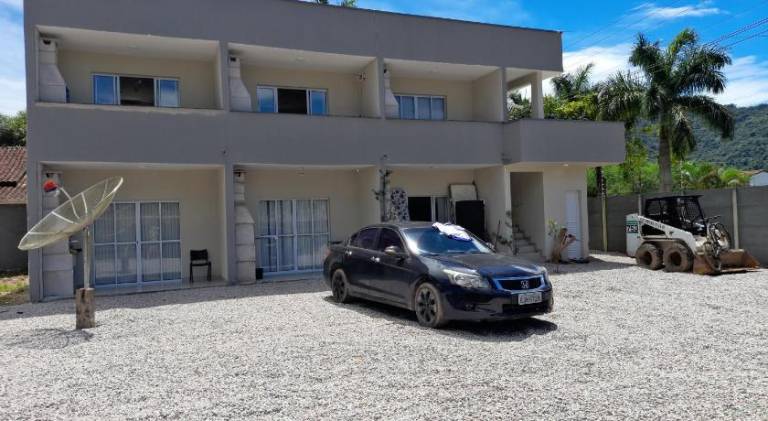 Holiday apartment with patio, yard & grill in Ubatuba