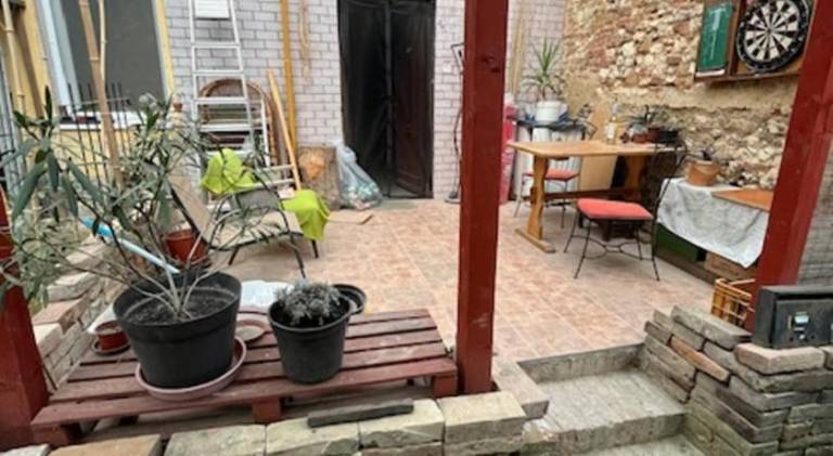 Rental apartment with yard — photo 5