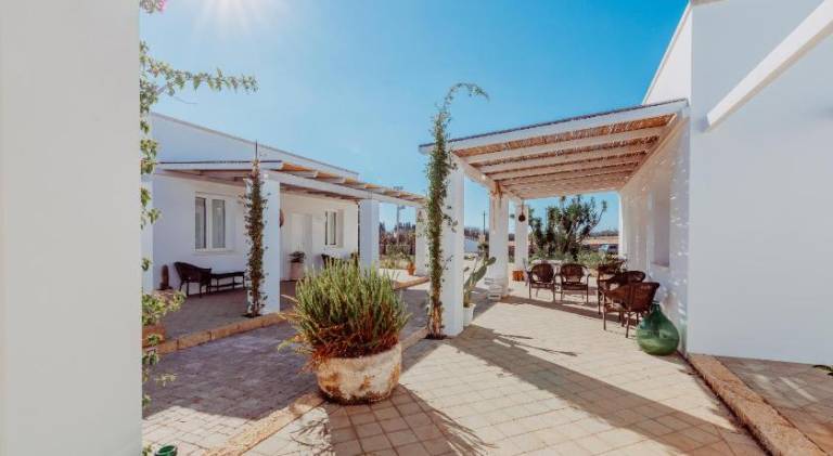 Vacation home with barbeque & garden in Alezio