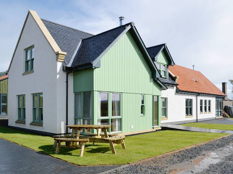 Child-friendly cottage with garden | Pets allowed in Falkirk