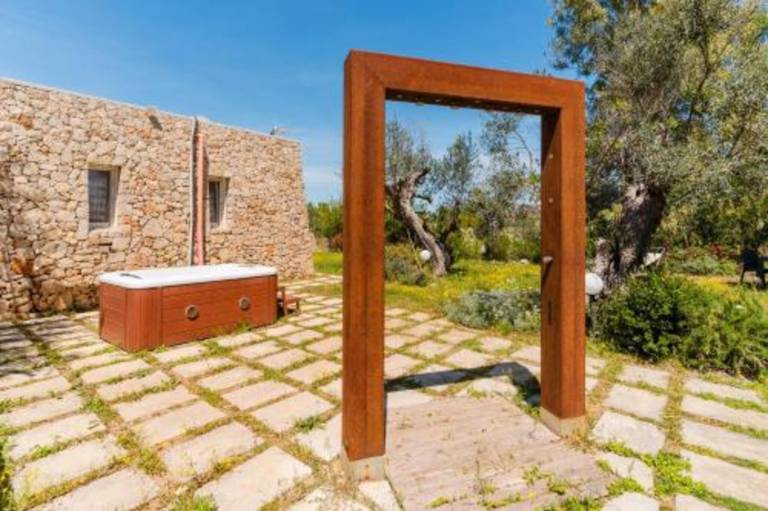 Lodge with pool, terrace & garden | Garden view — photo 5