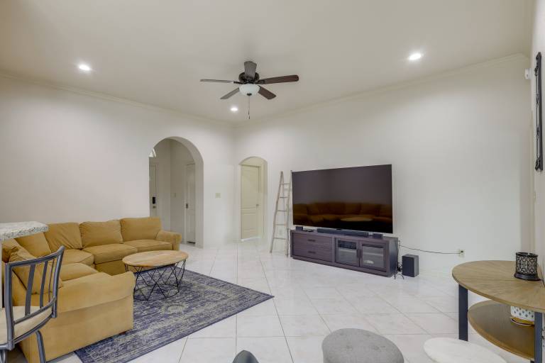 Easy Living in Brownsville! Home Near Med Center — photo 5