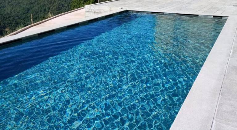 Charming house with pool, terrace & yard | Dogs allowed — photo 2