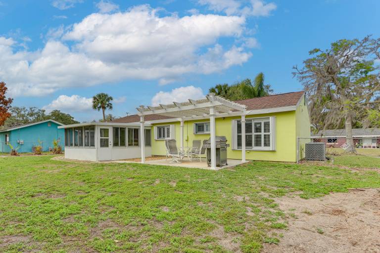 Screened Porch + Patio: Group Getaway in Palm Bay! — photo 3