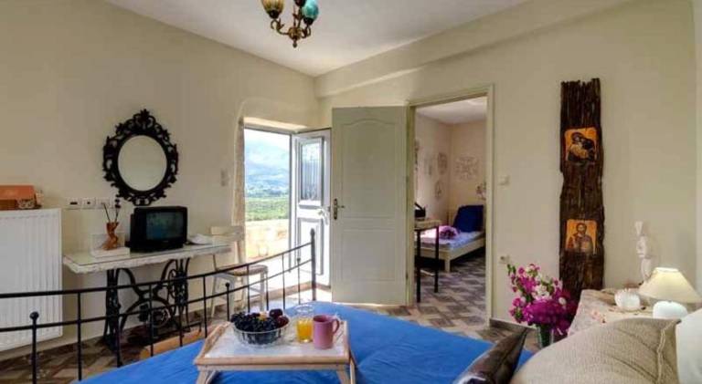 Villa with private pool, jacuzzi & yard | Pets allowed — photo 2