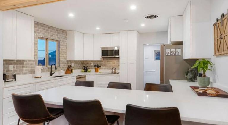 Vacation home with jacuzzi — photo 4