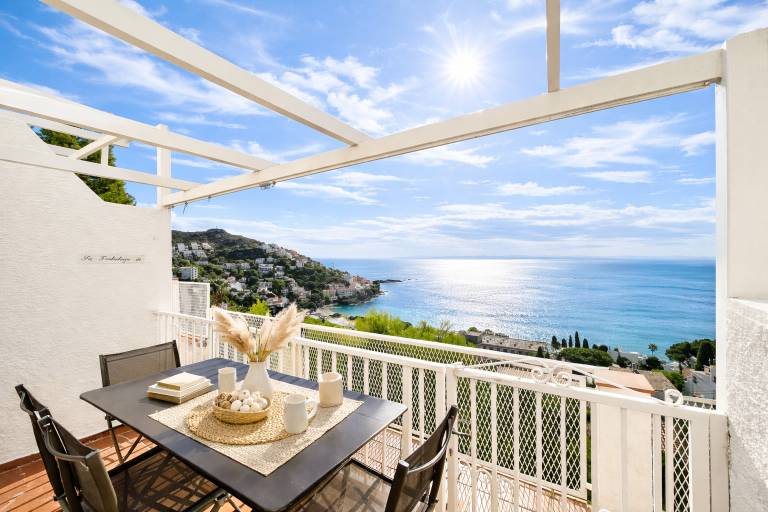 Fully equipped beautiful house with yard, grill & patio | Next to the beach | Pet-friendly in Roses