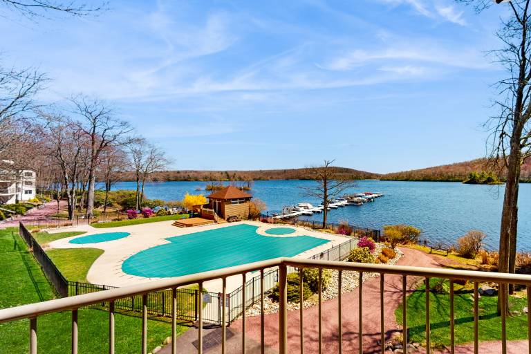 Condo Lake Harmony