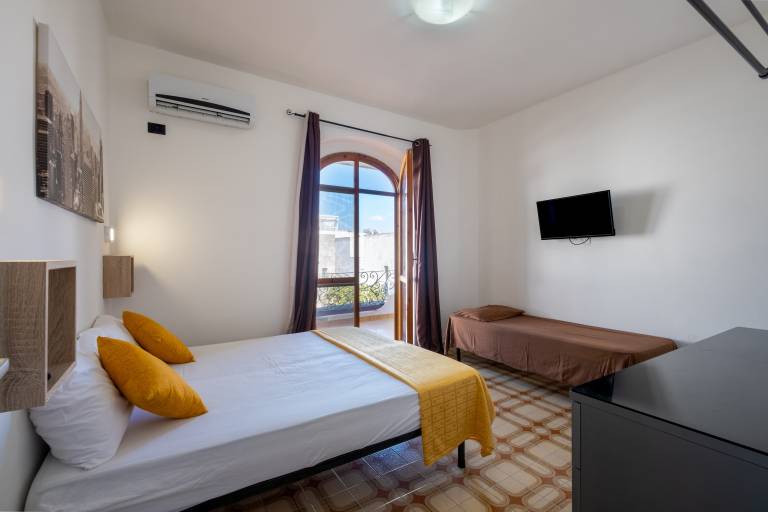 Holiday Home 'Villa Gaudì - Milà' with Private Terrace, Wi-Fi and Air Conditioning in Nardò