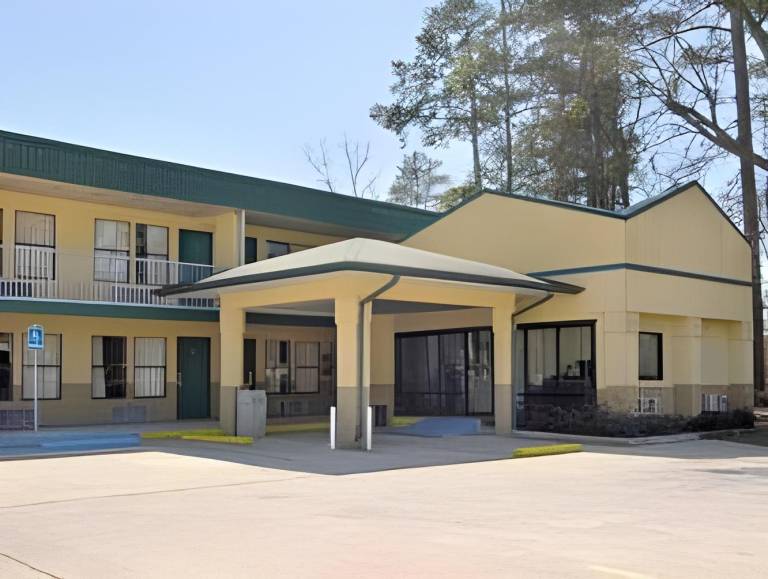 Super 8 By Wyndham Gadsden Al in Gadsden, AL