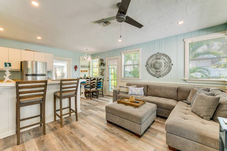 Vintage Mermaid Cottage 4 Mi to Siesta Key Beach