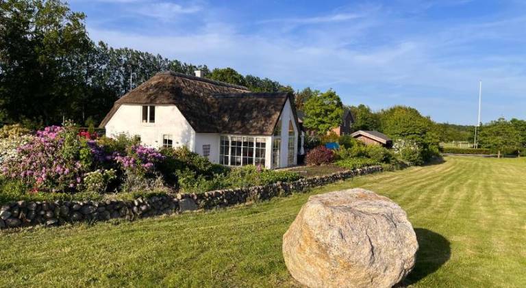 Lodge with garden, patio & jacuzzi in Herning