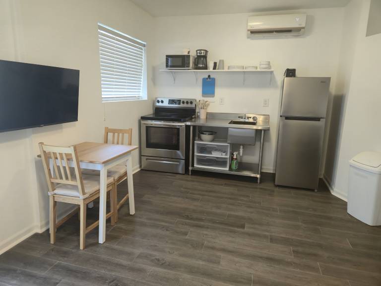 Cozy Retreat 1 Block from McKay Bay Near Ybor City