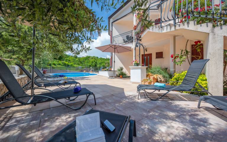Family-friendly wonderful apartment with patio, BBQ & pool | Sea view | Dogs allowed — photo 4