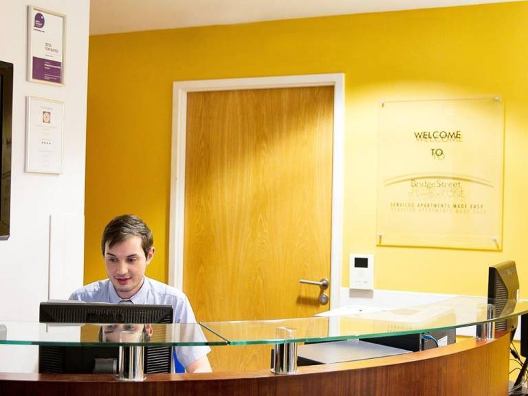 Serviced apartment with garden, patio & pool | Next to The Beatles Story — photo 4