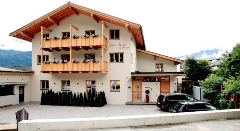 Holiday apartment with sauna | Ski nearby | Pets are welcome in Zell am See