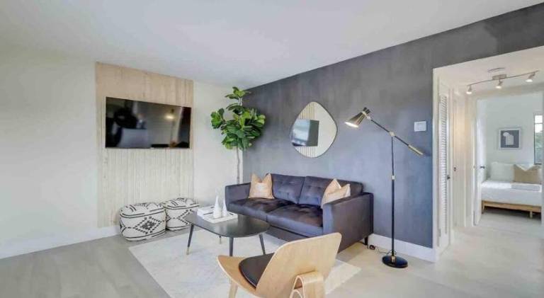 Pleasant holiday apartment with pool | Pets are welcome in Fort Lauderdale, FL