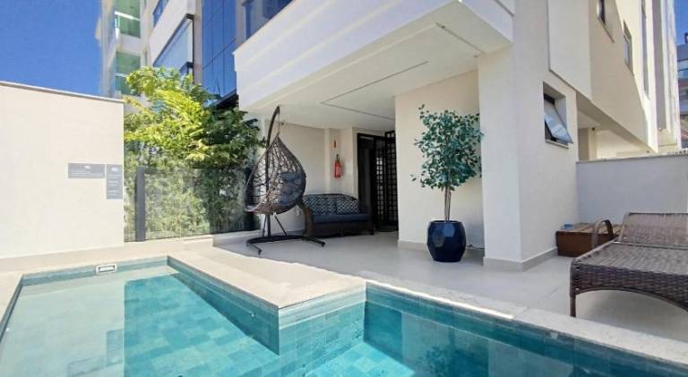 Apartment with pool — photo 2