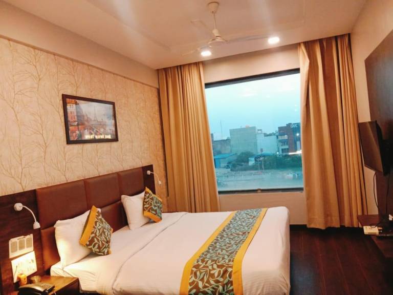 Hotel SS Grandeur