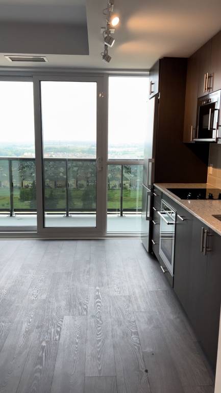 Condo  Oshawa