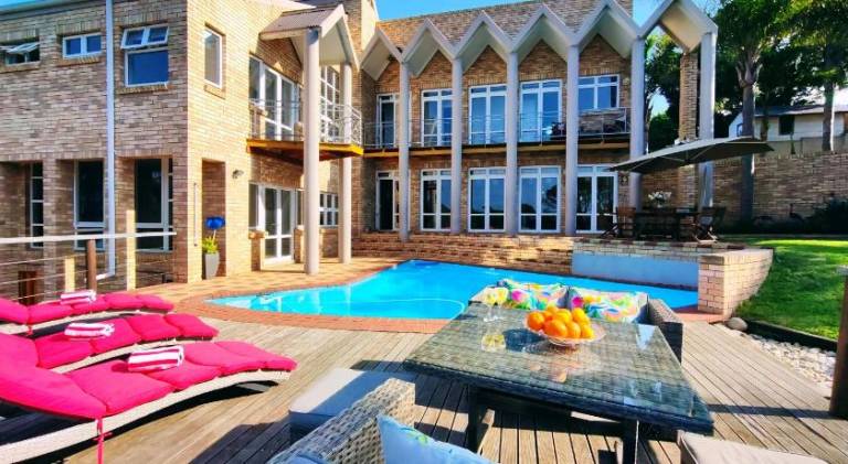 350 m&sup2; Villa