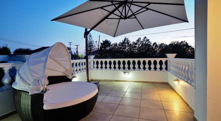 Villa with patio, barbecue & private pool | Suitable for remote work — photo 5
