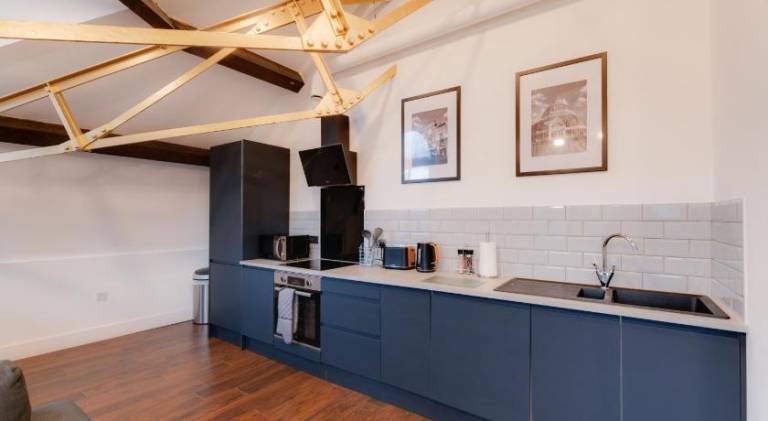 Fully equipped pleasant apartment | Close to The Beatles Story | Suitable for remote work | Pets allowed — photo 4