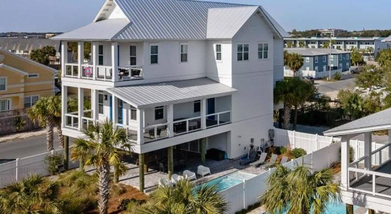 Vacation home with pool | Close to the beach | Pets allowed in Fort Walton Beach, FL