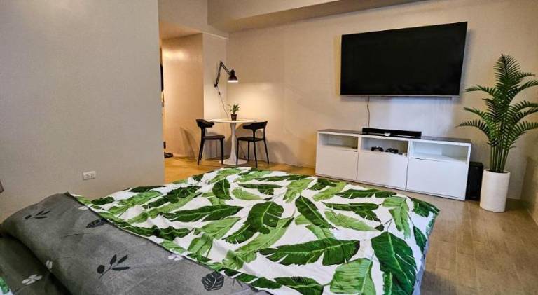 Serviced apartment with patio, pool & garden | Pets allowed in Quezon City